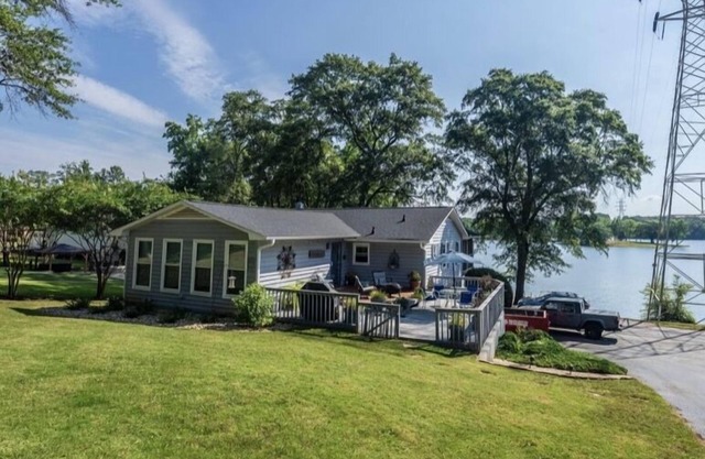 Lake House with amazing lake views