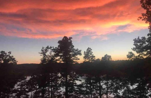 Lake Keowee Lake Front Home ~ Wine and Art Gallery excellent for thanksgivings