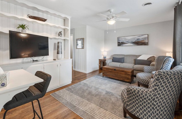 Lake Life D - Apartment in Downtown Lake Acworth