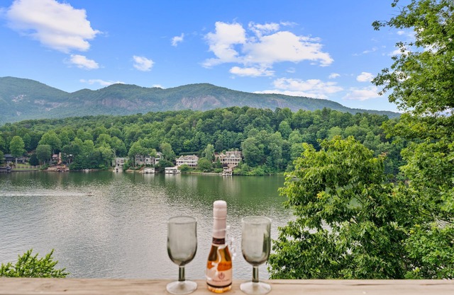 Lake Lure Lookout - Lakefront- 3bd/3ba - Sleeps 8 dog friendly