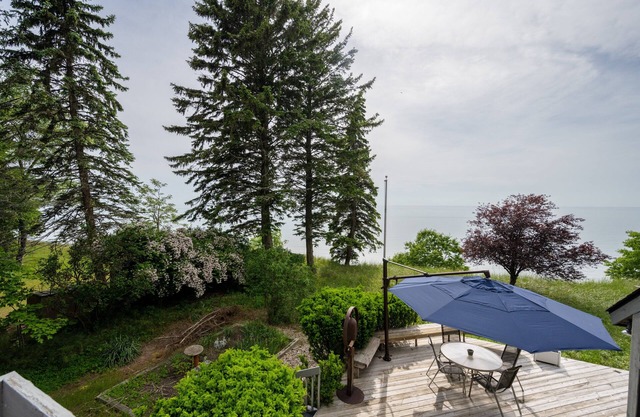 Lake Michigan Cottage w/Beach, Hot Tub & New Kitchen