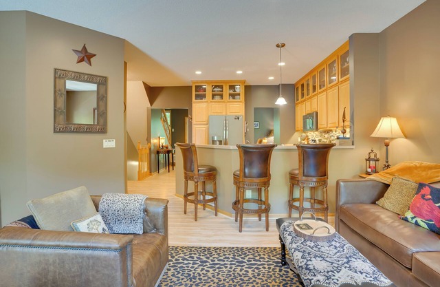 Lake Minnetonka Area Townhome < 1 Mi to Boat Ramp!