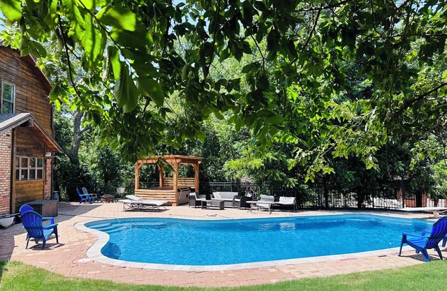 Lake Oasis w/Pool, Hot tub, Gym