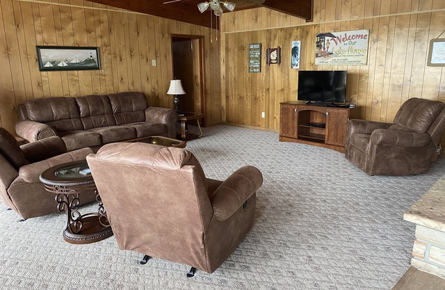 Lake of the Ozarks 3 bedroom Lake front home with private boat dock.