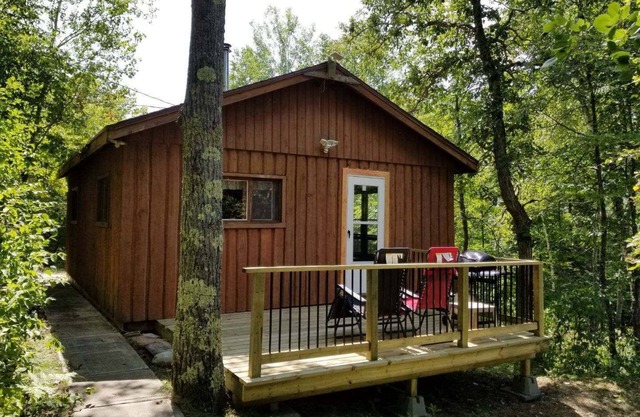 Lake of the Woods - quiet waterfront cabin, great fishing