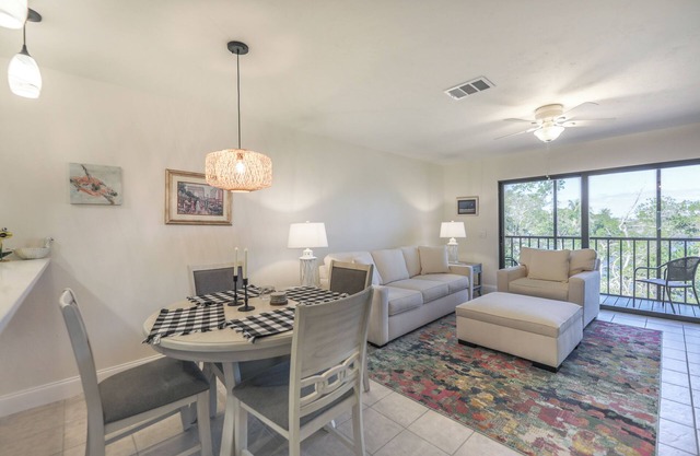 LAKE PALMS 1 - Sanibel Condo Overlooking Lagoon