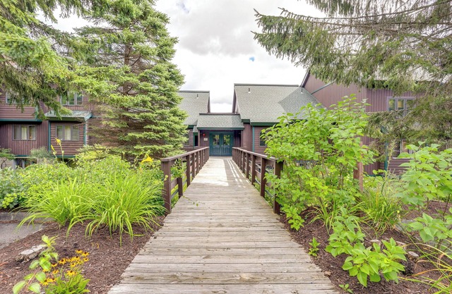 Lake Placid Condo w/Patio - Walk to Beach!