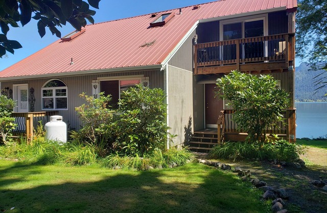 Lake Quinault Vacation Home/Breathtaking View! Located in Olympic National Park