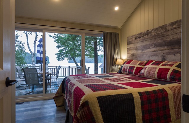 Lake Rosseau escape: vibrant fall colours, stunning views and luxury new build.