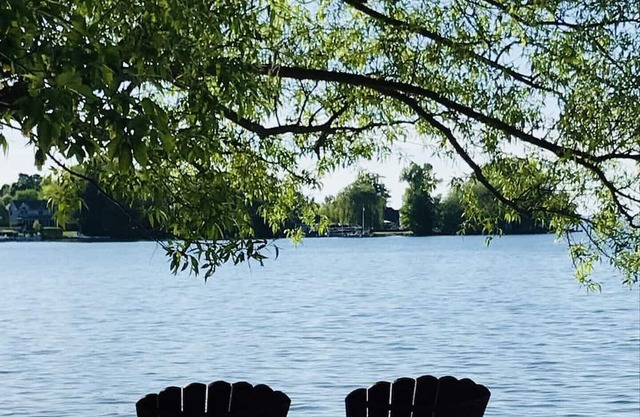 Lake Simcoe - 4 Season | 3 Bedroom Lake House