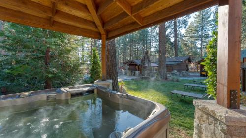 Lake Star by AvantStay Hot Tub Walk to Beach