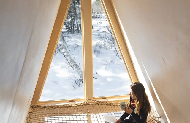 Lake Superior A-Frame w/Sauna-Near GM + Dog Friendly. 1min Walk to Beach.