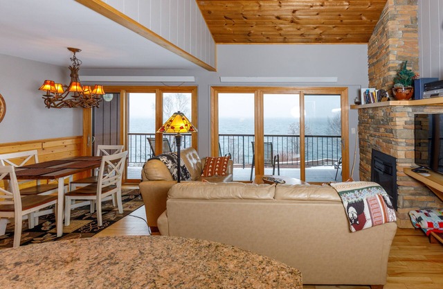 Lake Superior's Chateau LeVeaux #25...Quiet, Quaint & Modern Charm!