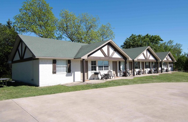 Lake Texoma Six-Plex Main Room