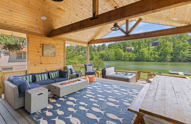 LAKE, TRAILS, & BEACH: Steps away from your doorstep! Hot Tub now open!