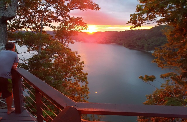 Lake View/4 Bedroom Townhome Sleeps 8/Near Lee's Ford Marina/Newer Construction