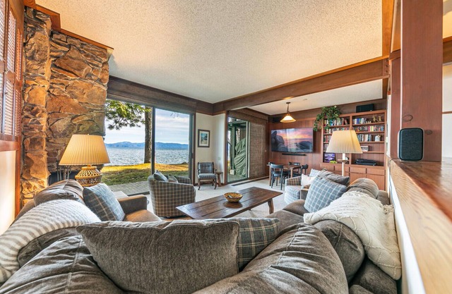 Lake View|Pool|Pier|Bouys|Pickleball|Walk to town
