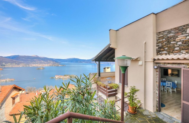 Lake View Terrace Over The Borromean Isla