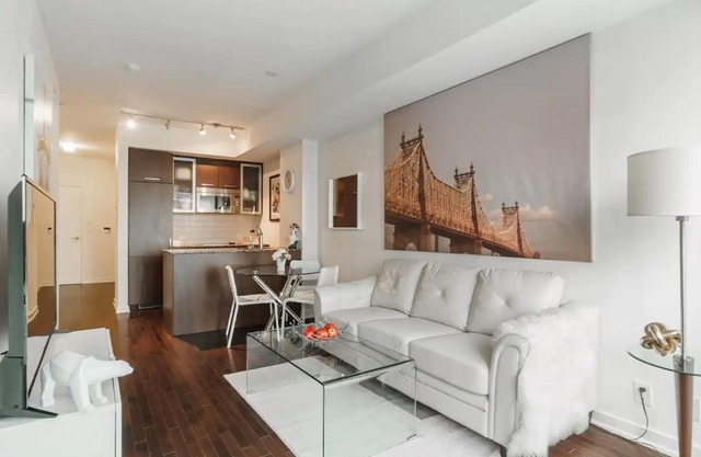 Lake Views 2Bdr 1Bath Downtown Toronto