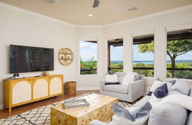 Lake Views| Fire Pit| Detached Apartment