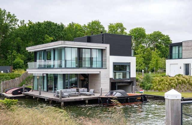 Lake villa on the Veerse Meer with dock- Harbour Villas Zeeland - 8 persons