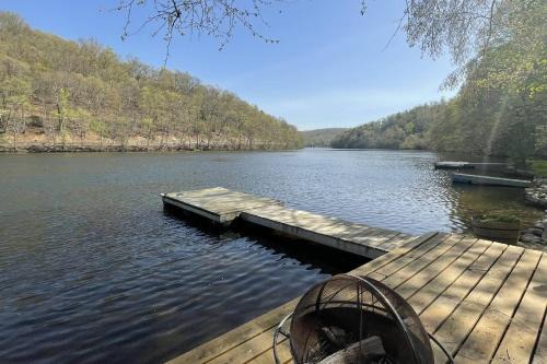 Lake Zoar Cabin