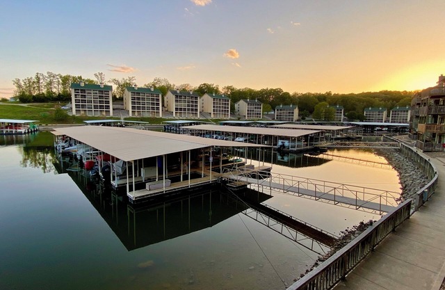 Lakefront 2 Bed 2 Bath, Only 3 steps up from parking, Next 2 Swim Dock