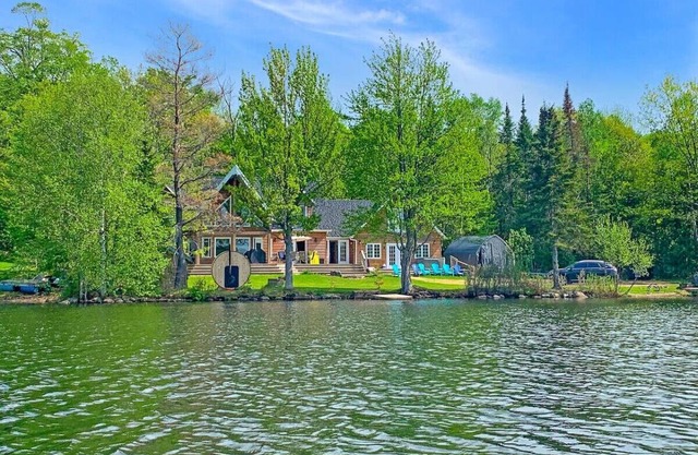 Lakefront, 4000sq/f, Gym, Beach, Hot Tub, Sauna