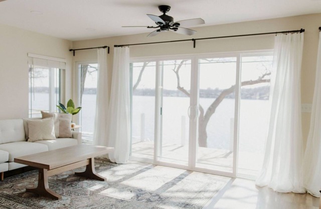 Lakefront 4BR 4 BA Luxurious Bungalow