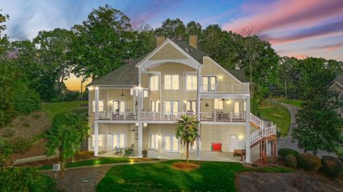 Lakefront 6BDR Priv Dock Game Room Firepit Jakes Lake House by Avantstay