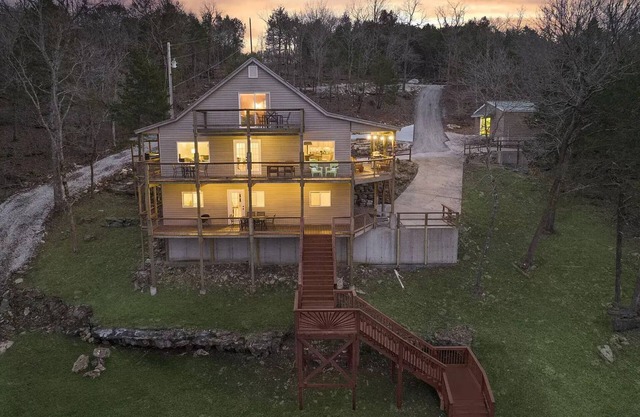 Lakefront Access with Tiki Bar, Hot Tub, Kayaks, and Stand Up Paddleboards