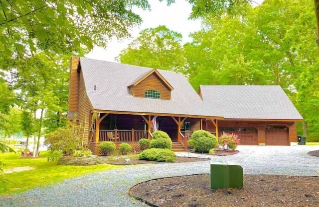 Lakefront Cabin Boat slip Wifi Fishing Firepit