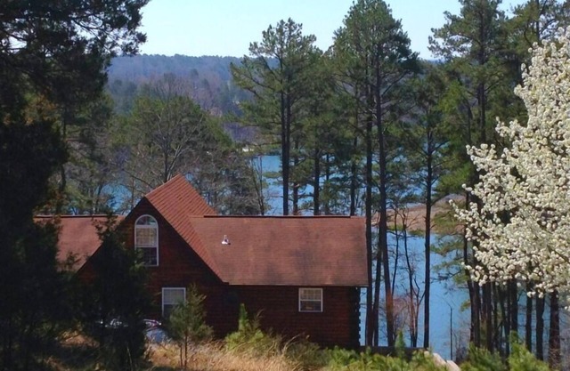 Lakefront Cabin in Quiet Cove on Greers Ferry Lake
