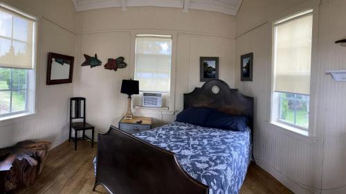 Lakefront Cabin Rental in Bradenton, Florida