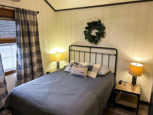 Lakefront Cabin - The Willows - 11