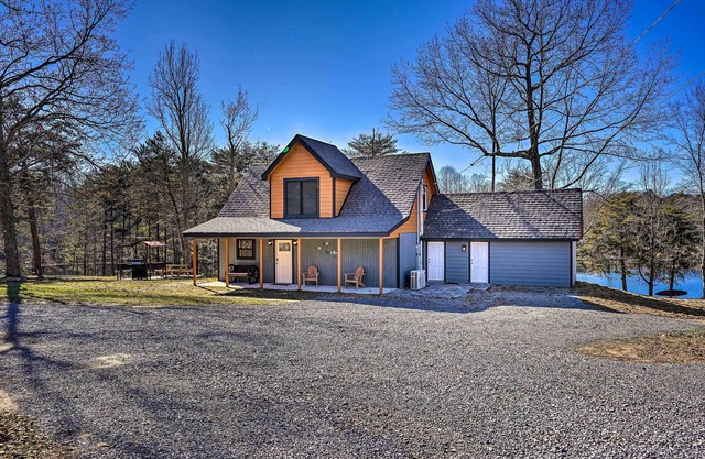 Lakefront Cabin w/Deck, Fire Pit in Trenton!