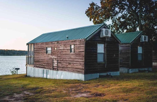 Lakefront Cedar Cabin - 6