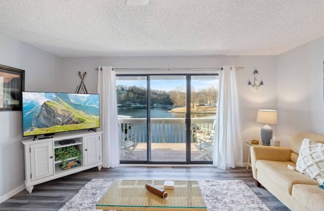 Lakefront Condo Osage Beach - MM26 + Pool + Grill