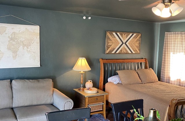 Lakefront Condo- Slip Included