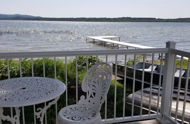 Lakefront Cottage #3, AC, Newly Remodeled, 4 SUPs, 8 Kayaks, Rowboats