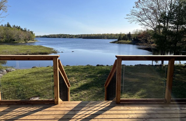 Lakefront cottage on a Wallaback lake