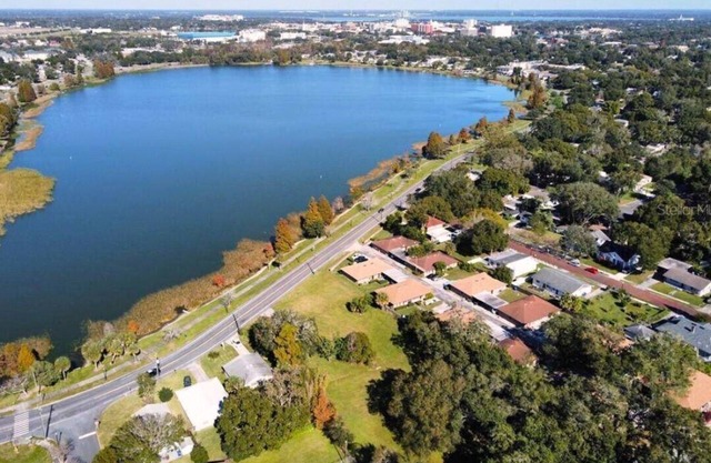 LAKEFRONT COZY HOME/WASHER/DRYER-NEAR PARKS/SHOP/MUSEUM/COLLEGE/FISHING/LAKES!