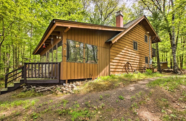 Lakefront Cumberland Cabin w/Dock & Fire Pit!