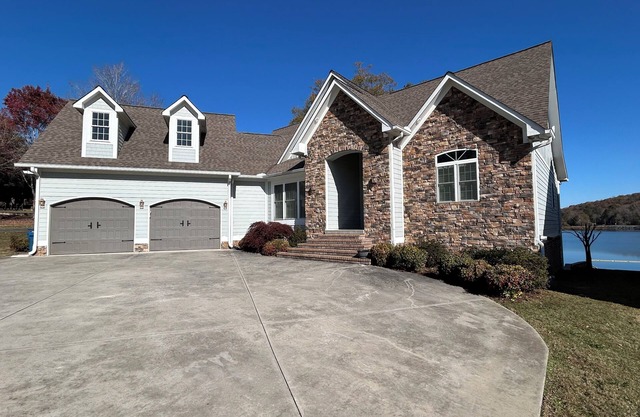 Lakefront Family Retreat - Mill Creek at Beautiful Lake Guntersville