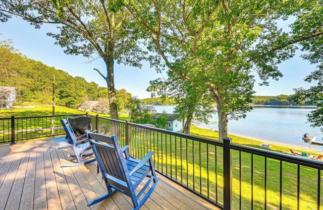 Lakefront Family Home in Three Rivers!