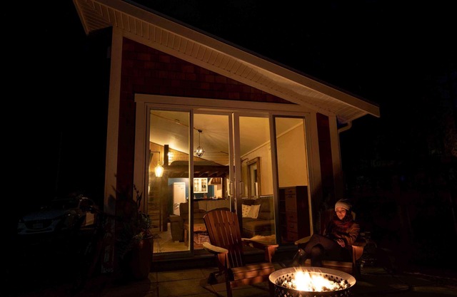 Lakefront Farm, Tiny House, Sauna Experience - Pet Friendly!