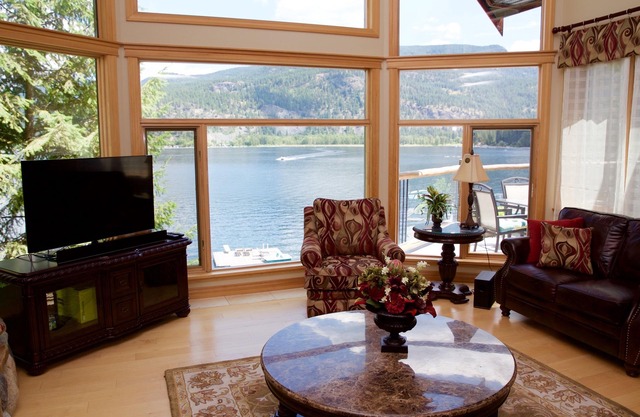 Lakefront Get-Away.A Blend of Unspoiled Beauty and Luxury