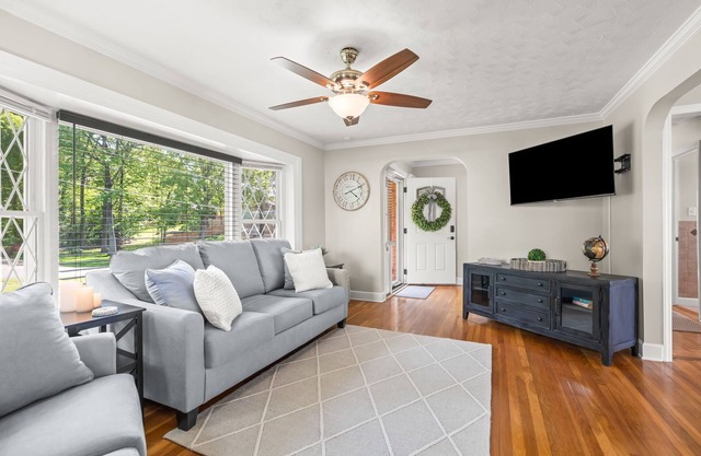 Lakefront Getaway – 180° Water Views, Sunroom, Deck, Marina & 3 Miles to HPU