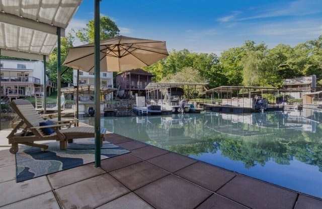 Lakefront Grand Glaize Getaway w/Dock & Water Toys