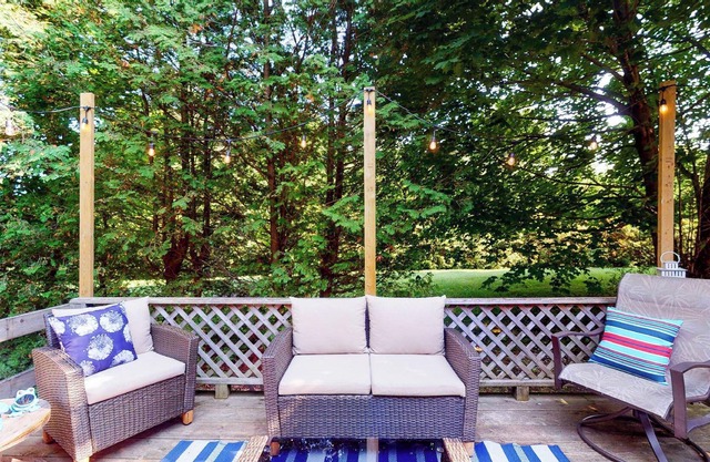 Lakefront Haven Beachfront escape-Private Steps